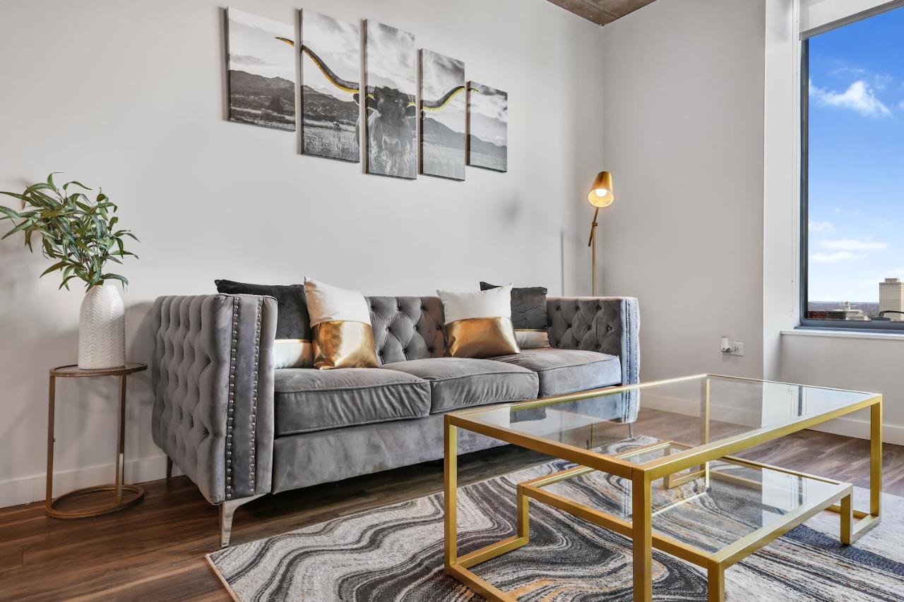 Deluxe One-Bedroom Apartment with City View