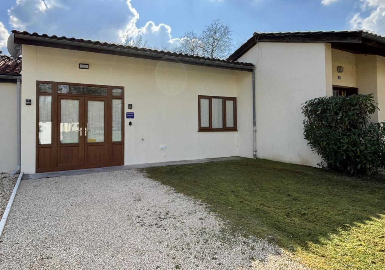 Modern 2 Bed Bungalow situated in Rives Villereal - Ferienwohnung Rives