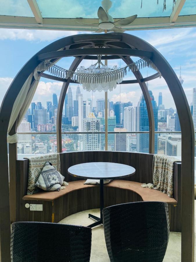 Deluxe One-Bedroom Apartment with City View