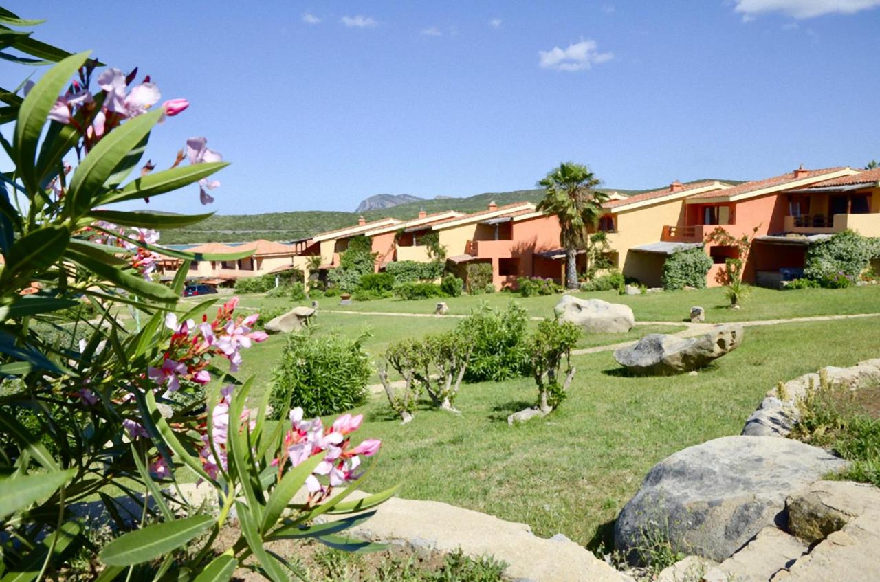 ISA-Residence with swimming pool in Marinella just 300 mt from the sea, apartments with sea view - B&B Marinella