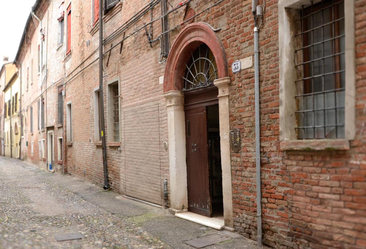 Suite degli Estensi - in centro storico con Jacuzzi - B&B Ferrara