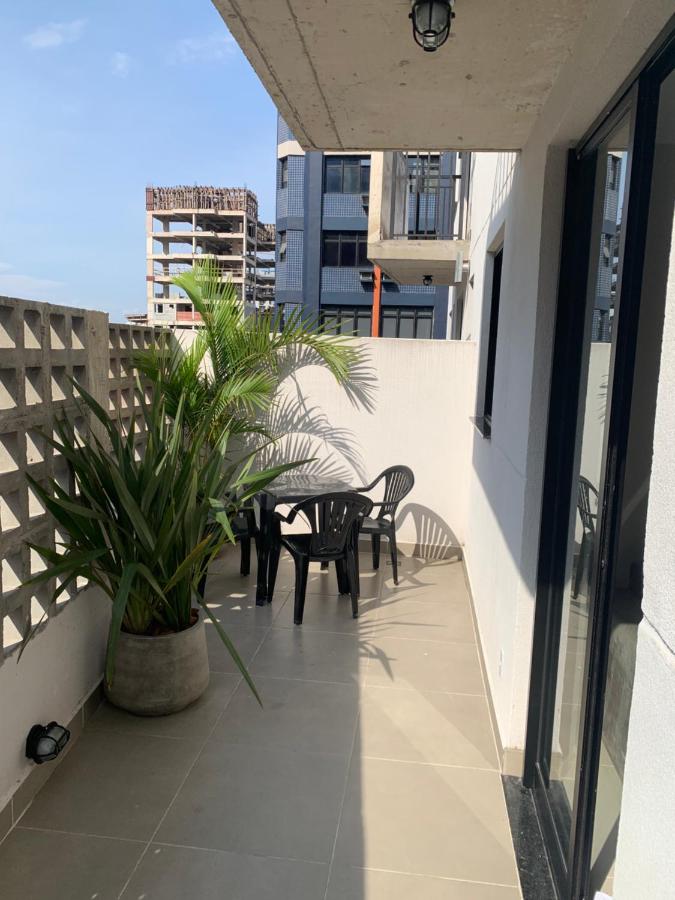 Apto com varanda e ótima localização - Chambres d’hôtes