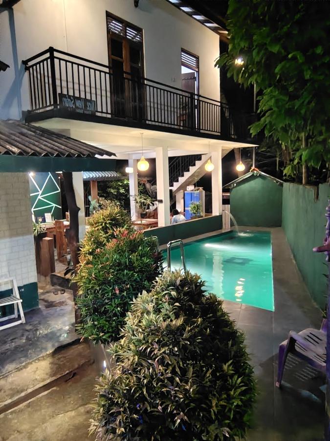 Peacock's Paradise Safari Hostel - Bed and Breakfast Udawalawa