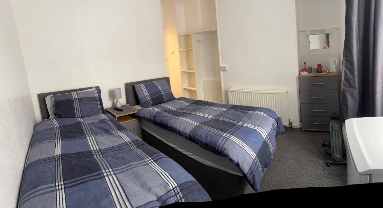 Twin Room with Private Bathroom