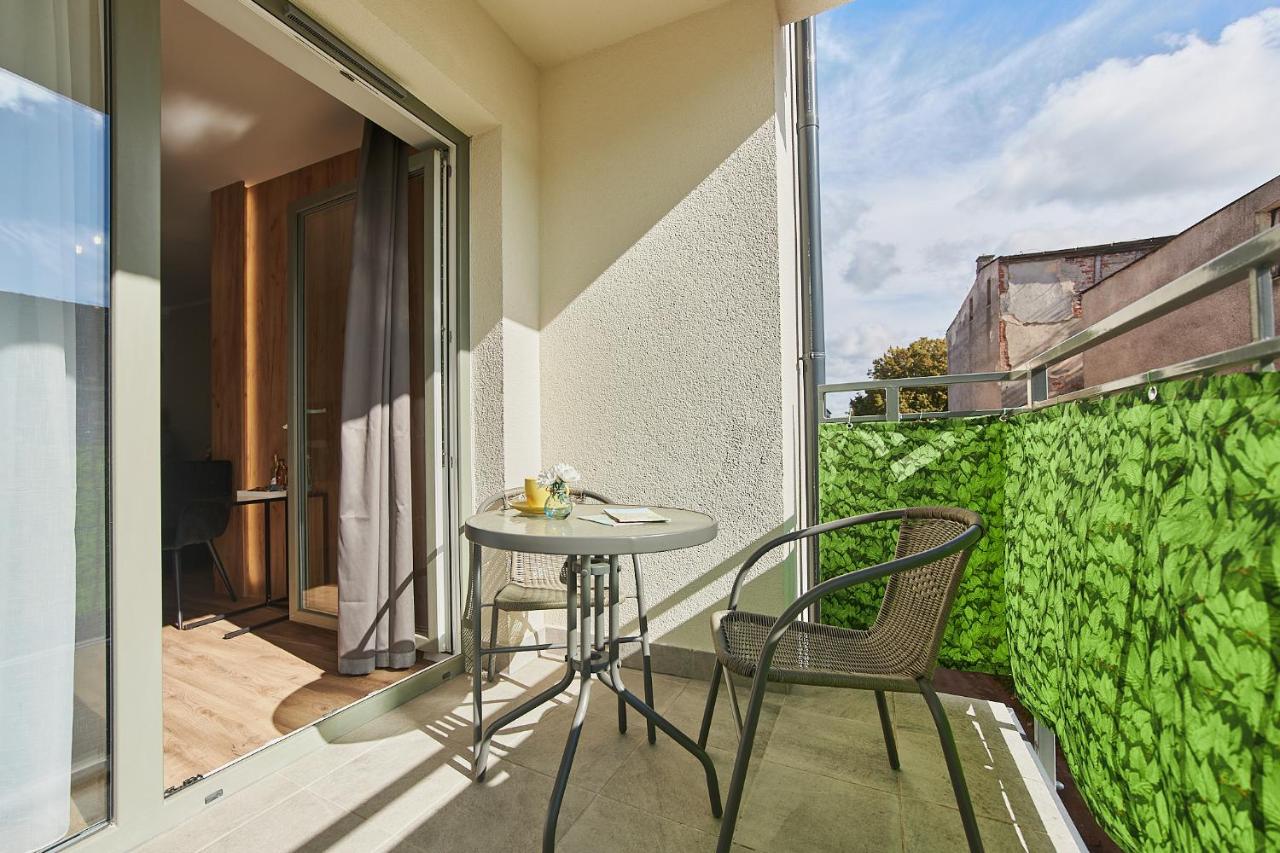 Golden Hour Apartments- Plac Słowiański 18 - Bed and Breakfast