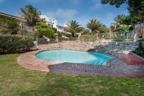 Beach Front Living - 2 Bedroom Apartment - B&B