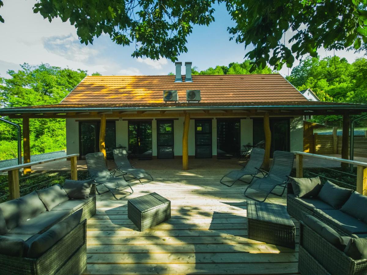 Lesence Zug Vendégház - B&B