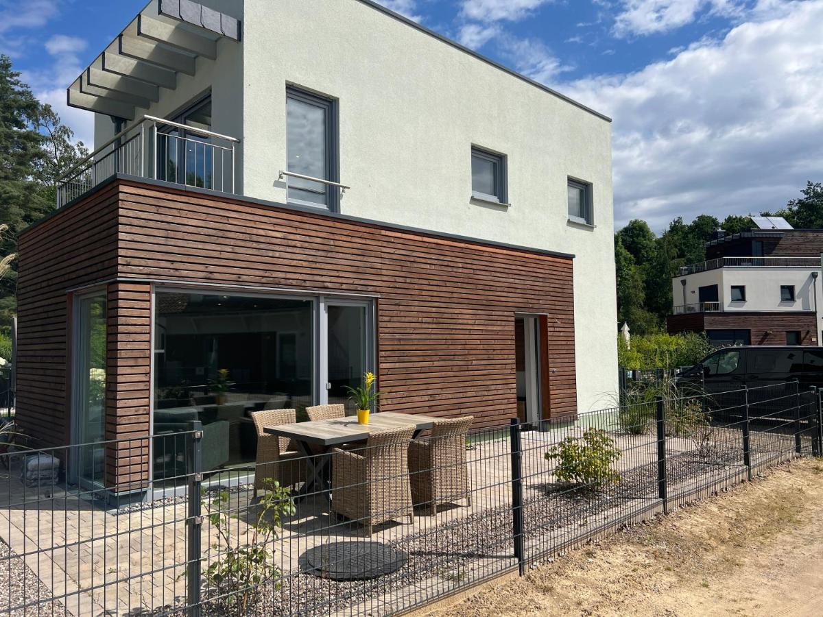 Exklusives Ferienhaus mit Sauna und Panorama Dachterrasse, traumhafter Ausblick garantiert - B&B Krakow am See