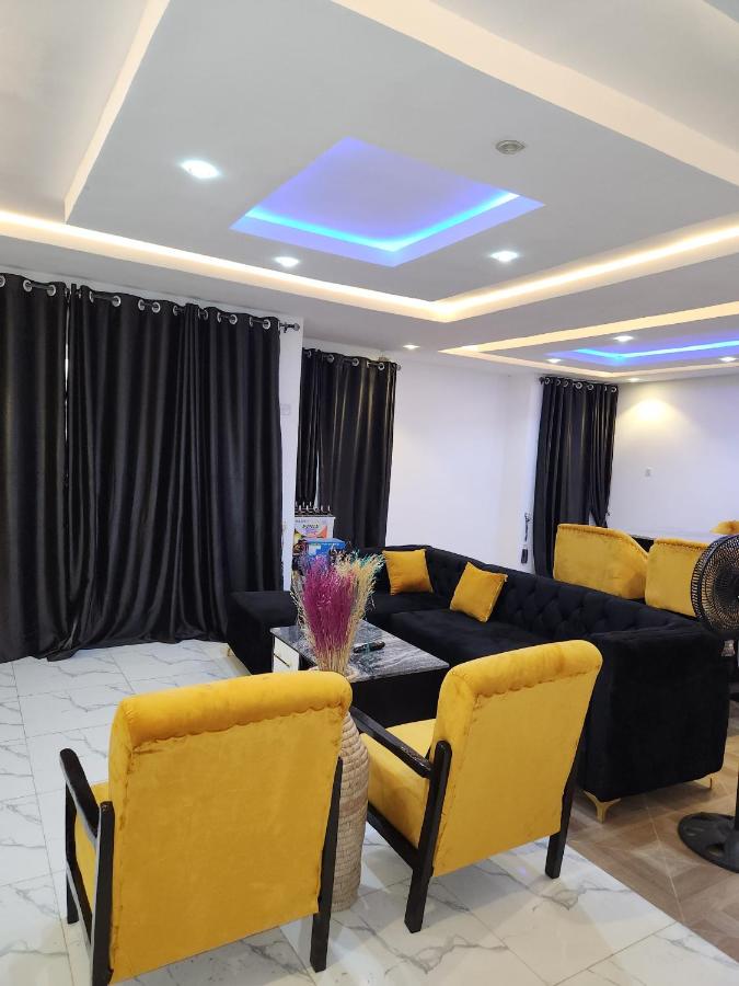 Deluxe One-Bedroom Apartment