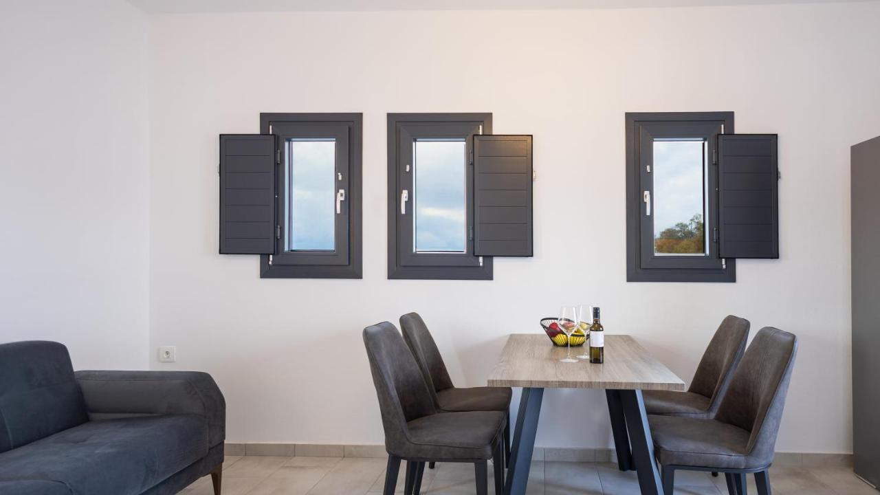 Enalion Houses - Bed and Breakfast Oía