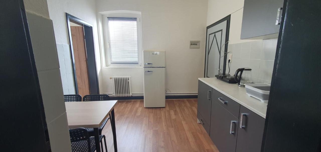 Wohnung mit 3 Zimmer, 30min Köln Messe Bahnhof, 5min Leverkusen Bahnhof Zentrum - B&B Leverkusen