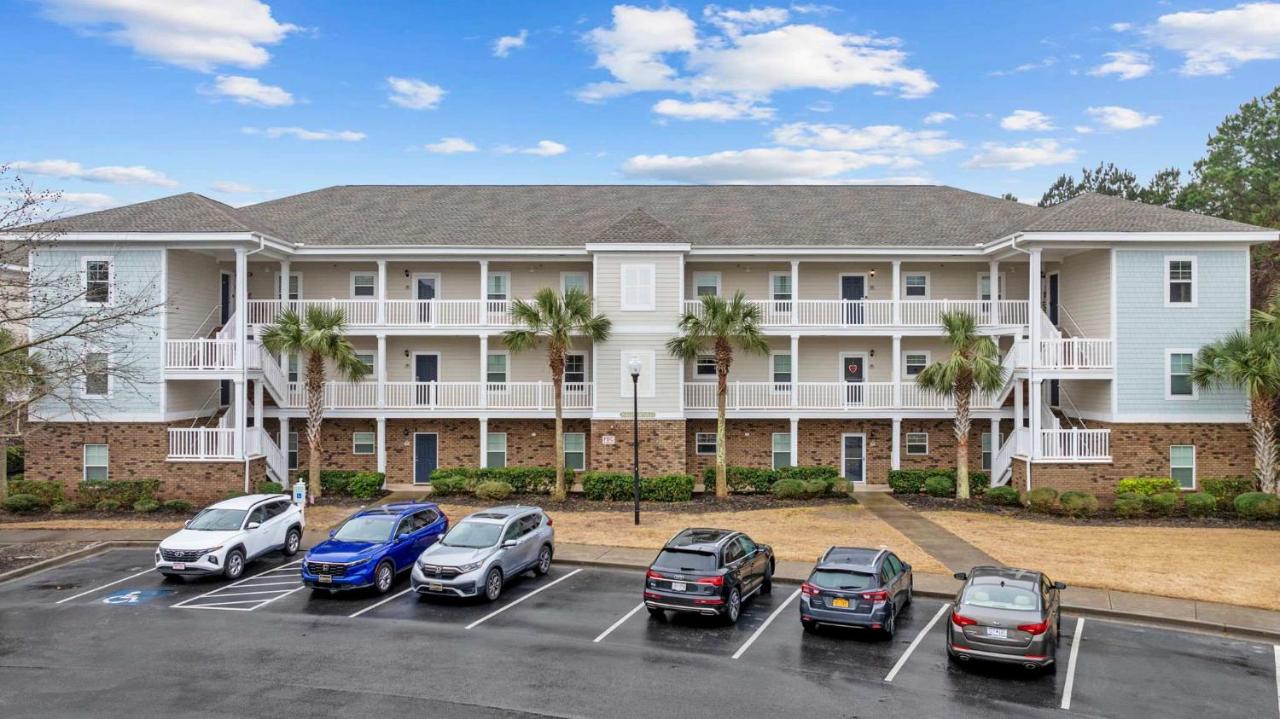 Spacious 2BR Retreat with Pool Access - Barefoot - Ferienwohnung North Myrtle Beach