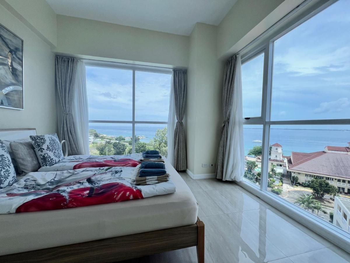Deluxe Suite with Sea View