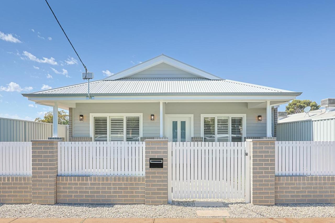 Modern Family Retreat - B&B Mildura