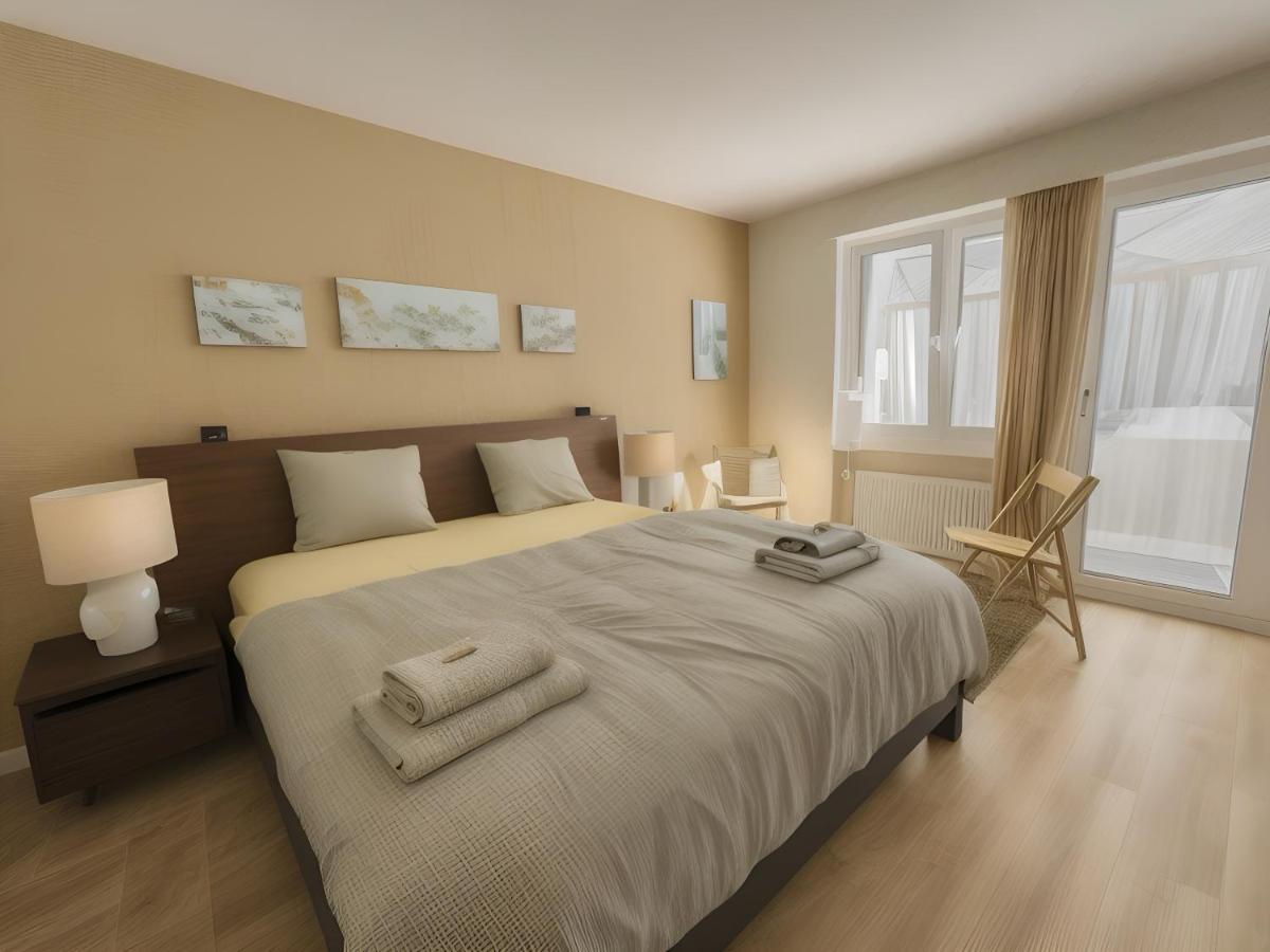 One-Bedroom Apartment with Balcony