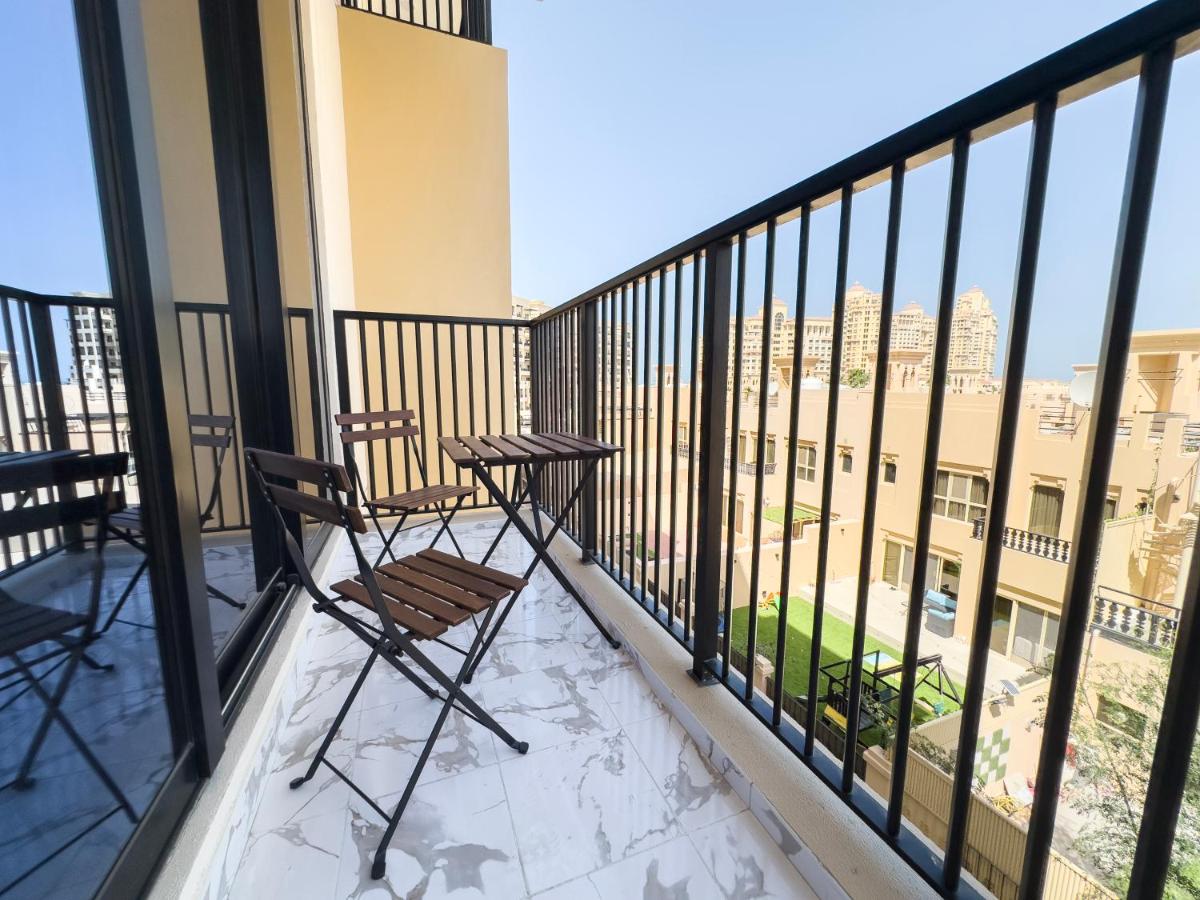 One-Bedroom Apartment with View