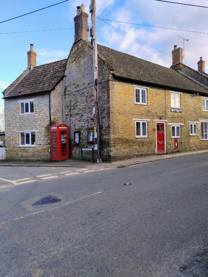 Spacious Family Cottage Retreat - Bed and Breakfast