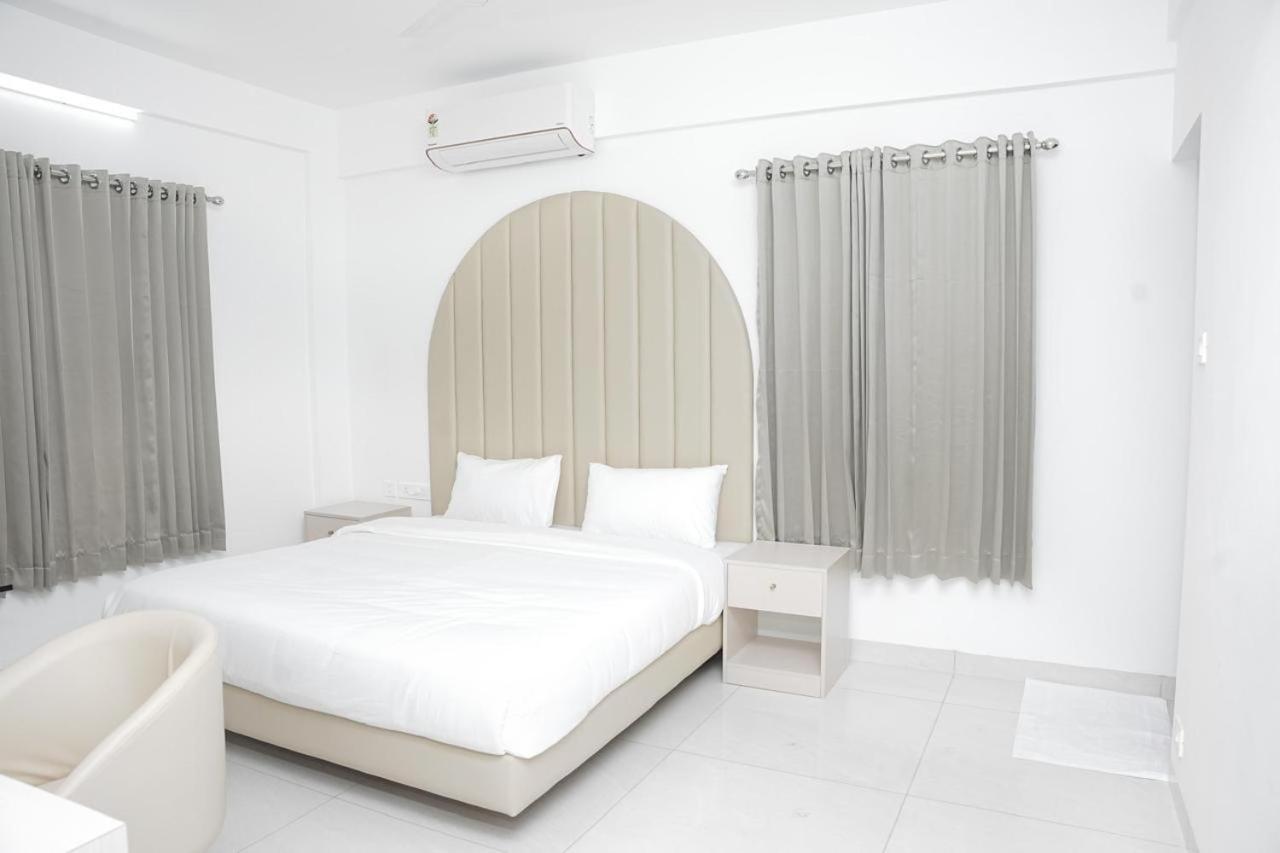 The White Chateau by Chakolas Hospitality - Ferienwohnung