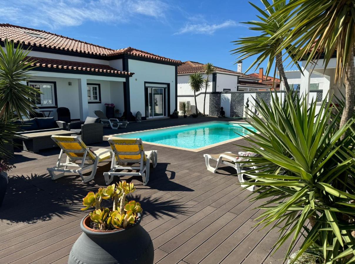 Spacious quiet charming villa with private pool and close to Lisbon - B&B