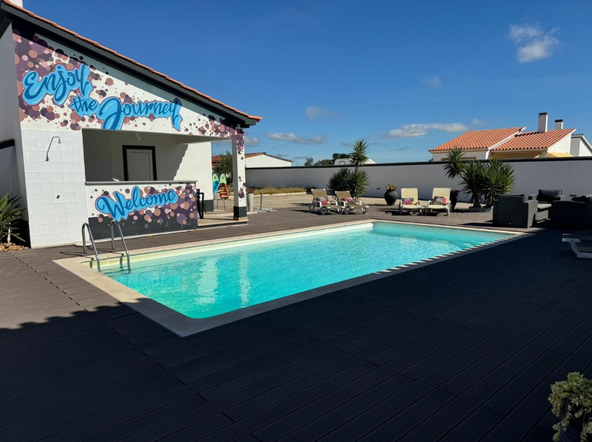 Spacious quiet charming villa with private pool and close to Lisbon - B&B Monte de Lucas