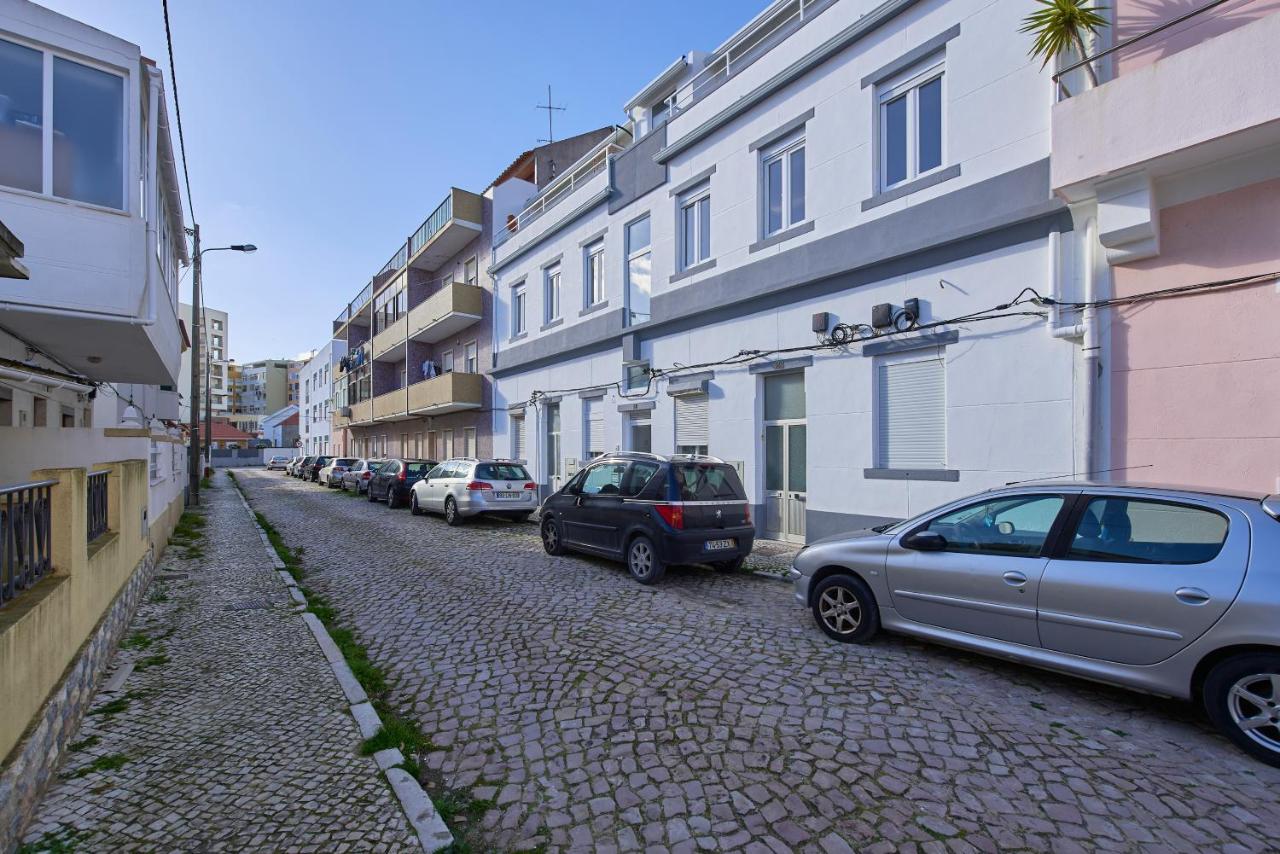 Ocean Dream Apartment W AC, by TimeCooler - B&B Costa da Caparica
