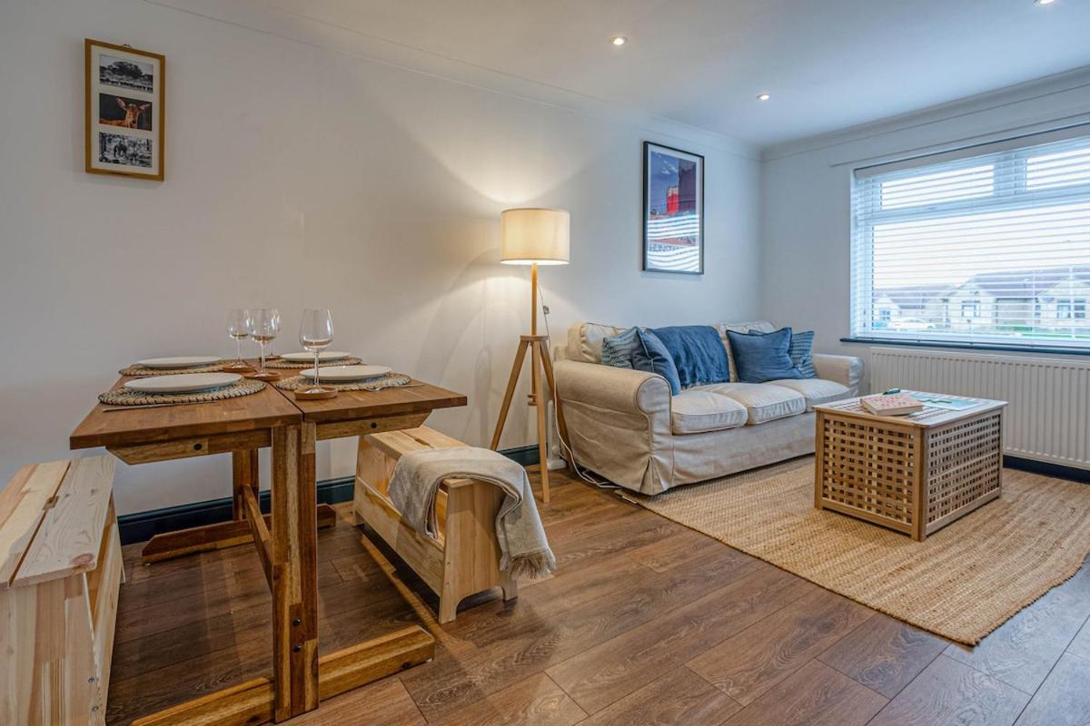The Stowaway - Coastal Bungalow - Crabpot Cottages Hunstanton - B&B