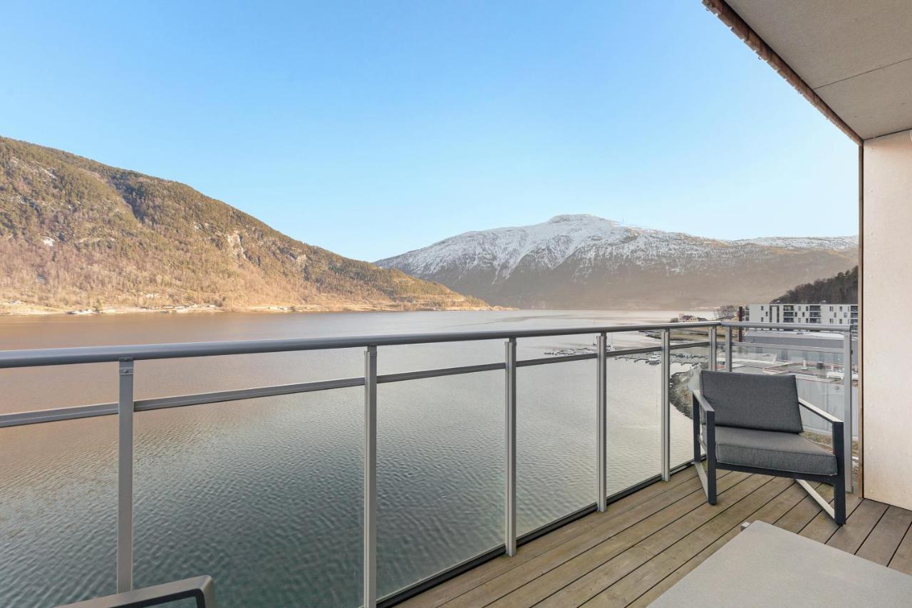 Penthouse with fjord view and parking - Bed and Breakfast