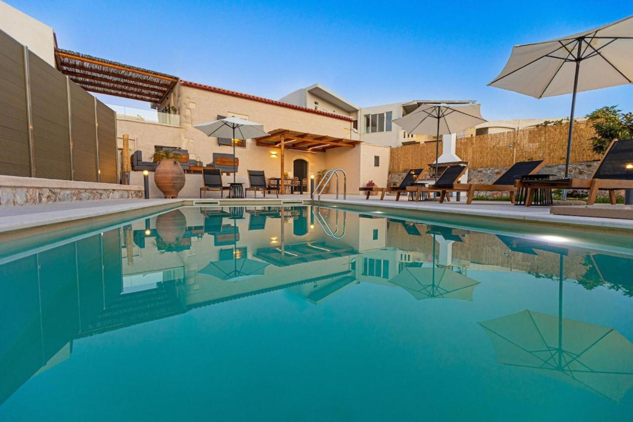 Luxury Villa Platon with Private Pool - B&B