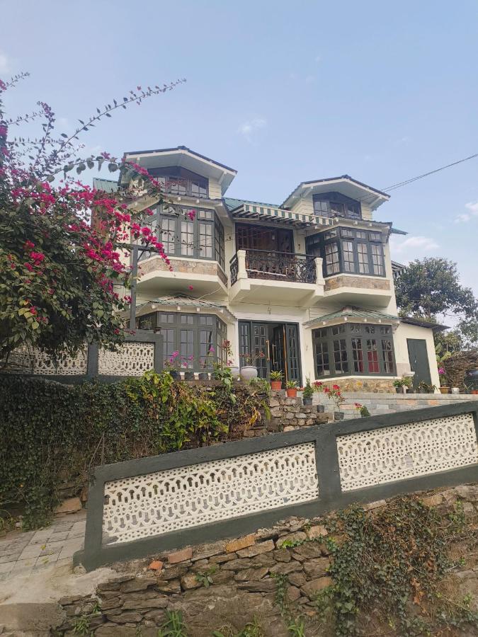 The Bougainvillea House - Bed and Breakfast