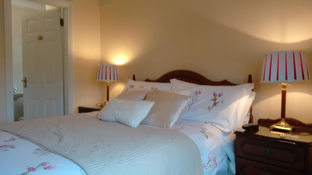 Twin Room with Shared Bathroom
