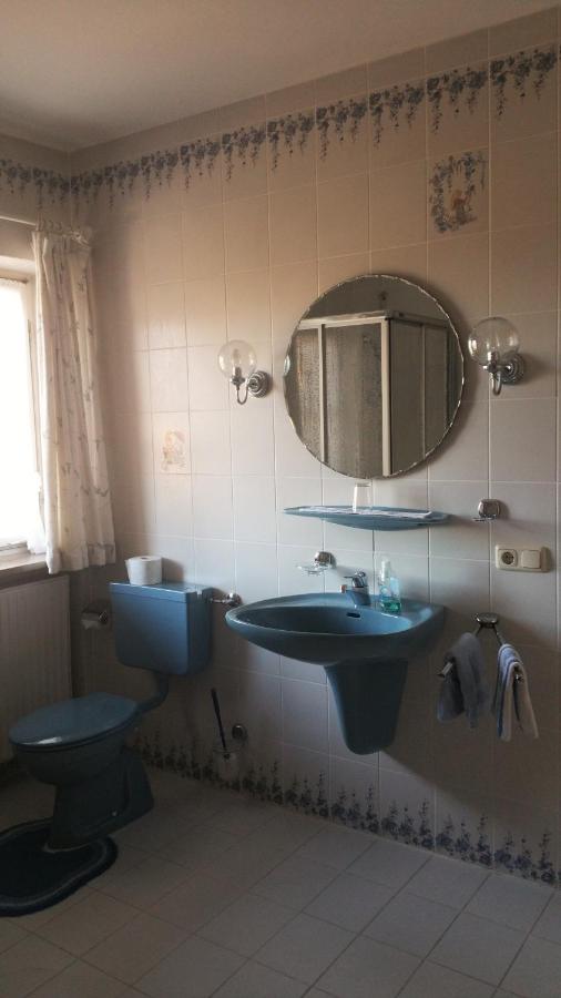 Single Room with Private Bathroom (4)