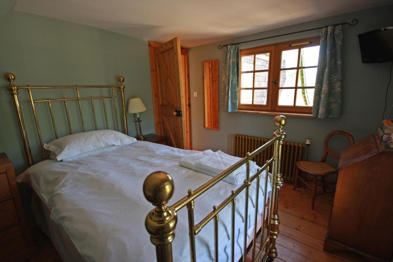 Single Room with Shared Bathroom