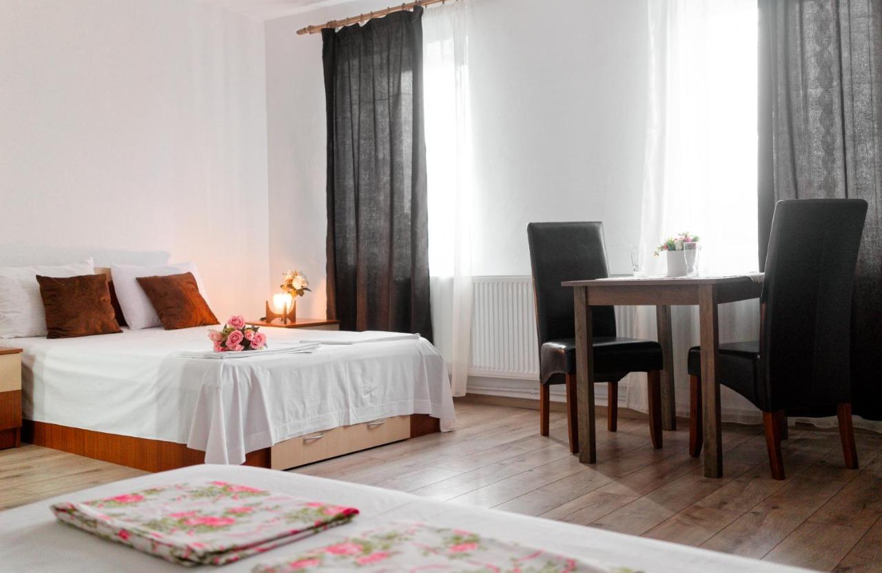 Camera Familiare con Bagno Privato