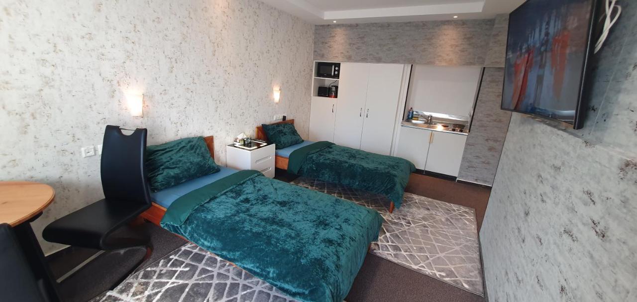 Larisa's Nr 11 mit Parkplatz - B&B Hamburgo