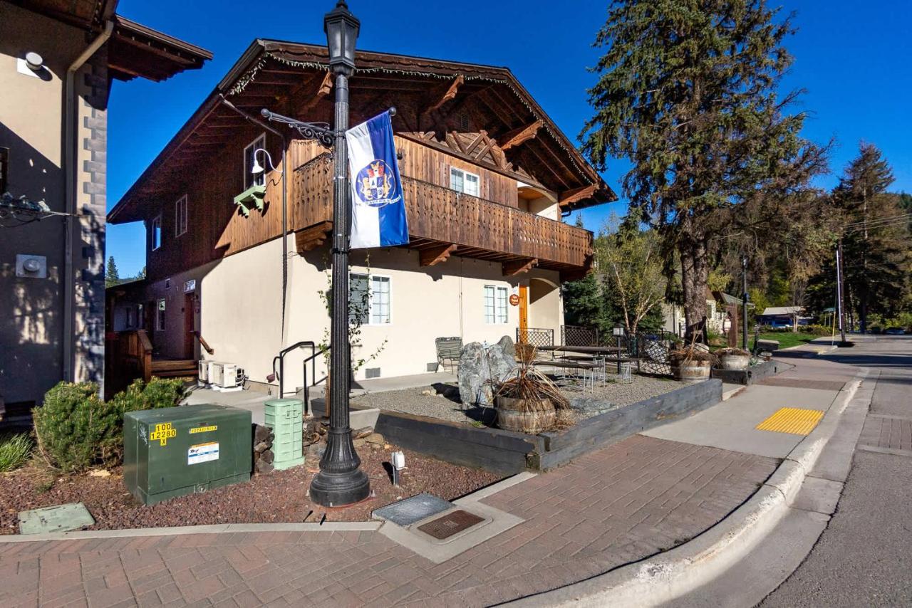 Snowcreek Suite - Dogwood - Hot tub - Kitchenette - B&B Leavenworth