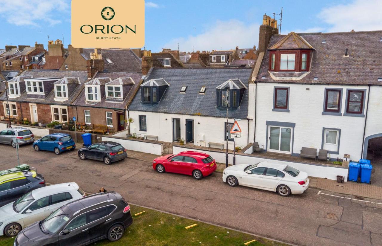 Creel Cottage No 4, Panoramic Sea Views, Beach Front Access, Free Parking, Fully Equipped, 2mins to Pier, Walking Trail at the Cliffs, LONG STAY RATES and REDUCED PRICE GUARANTEED - ONLY by ORION SHORT STAYS - Bed and Breakfast