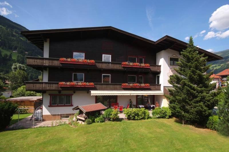 B&B Zell am Ziller - Hotel Garni Maximilian - Bed and Breakfast Zell am Ziller