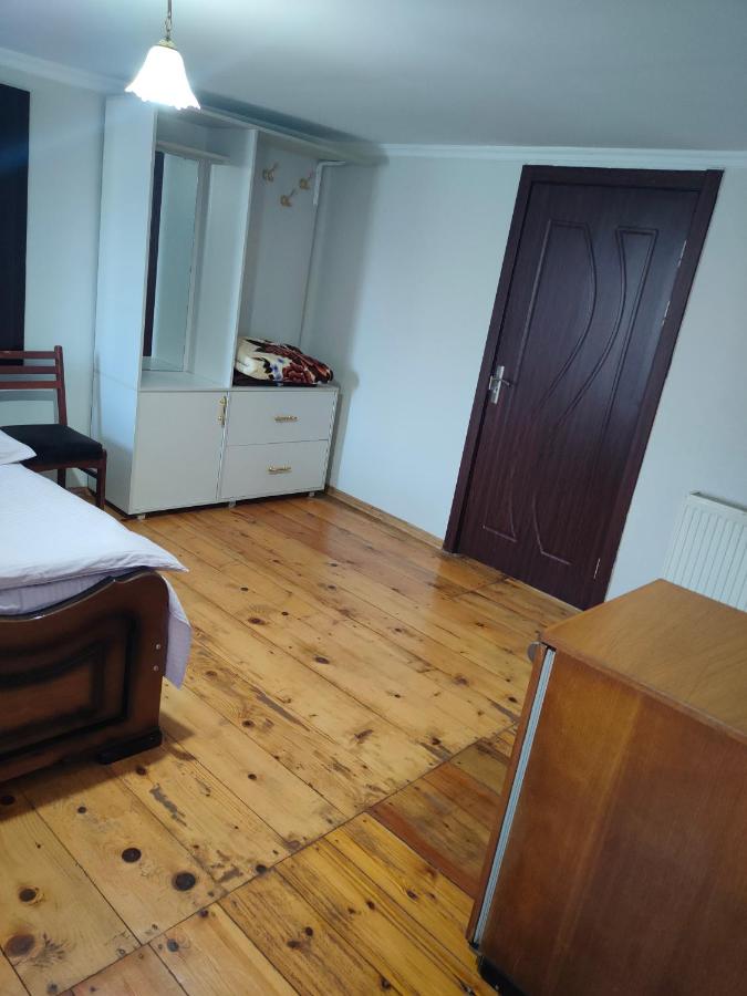 Tweepersoonskamer met 2 Aparte Bedden en Balkon