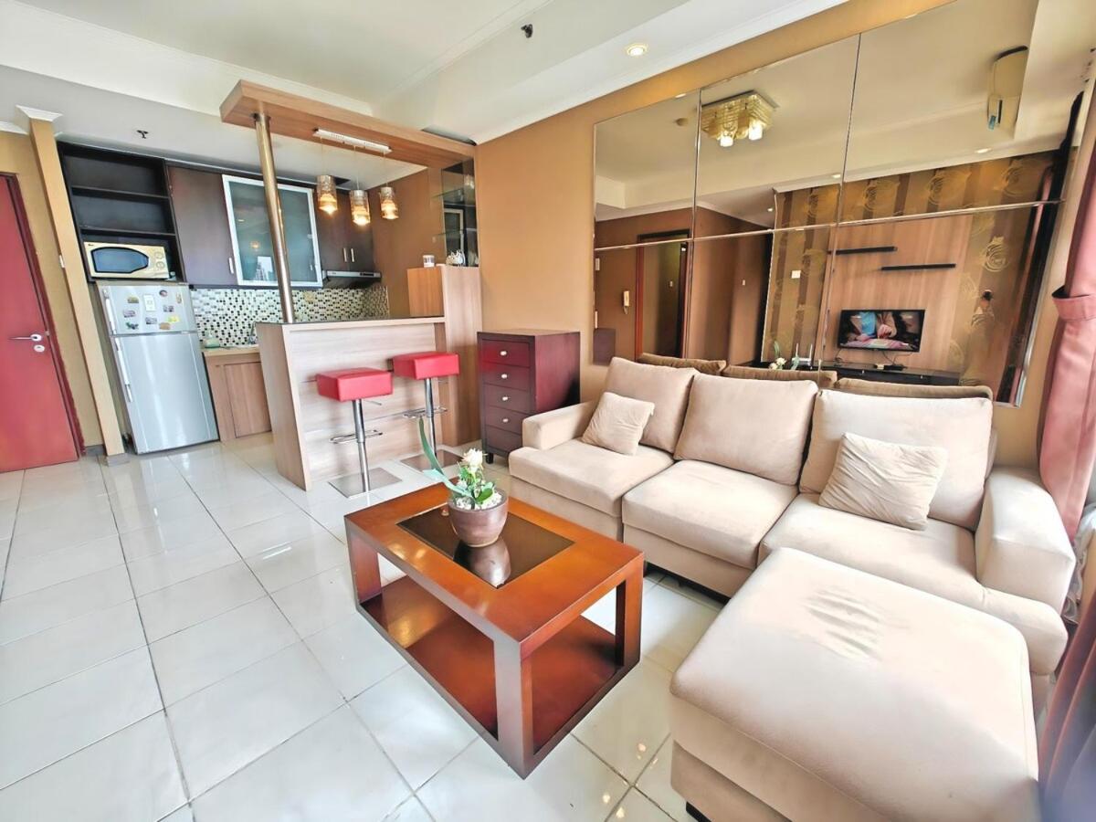 Strategic 3BR Sudirman Park Apt with Wi-Fi, Pool,Gym by 2ndHome - B&B