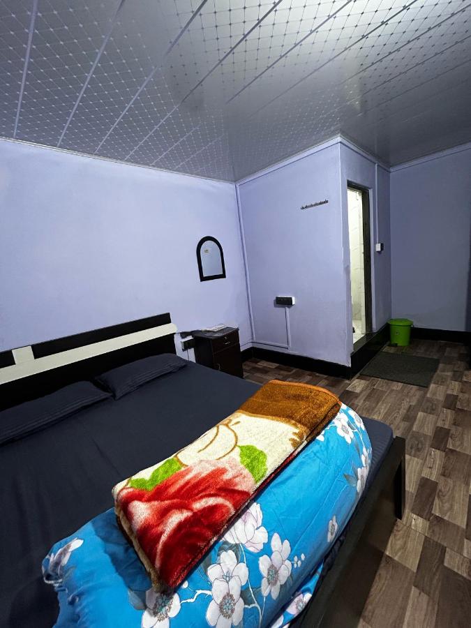 Sampang Hotel and Restaurant - B&B Mirik