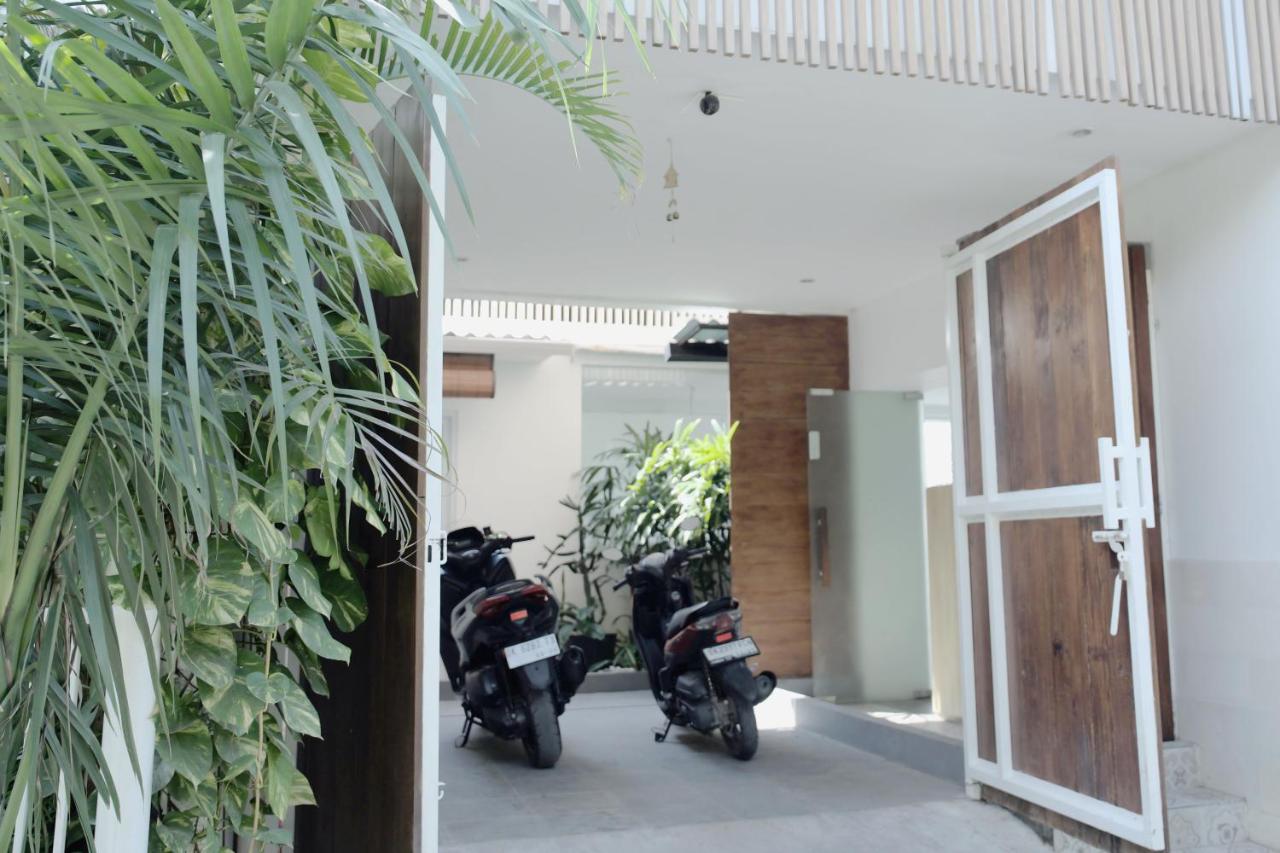 5BR Private Pool Villa - 1 min Beach - Daily Staff, Private Pool, Gym & Games - Chambres d’hôtes Canggu