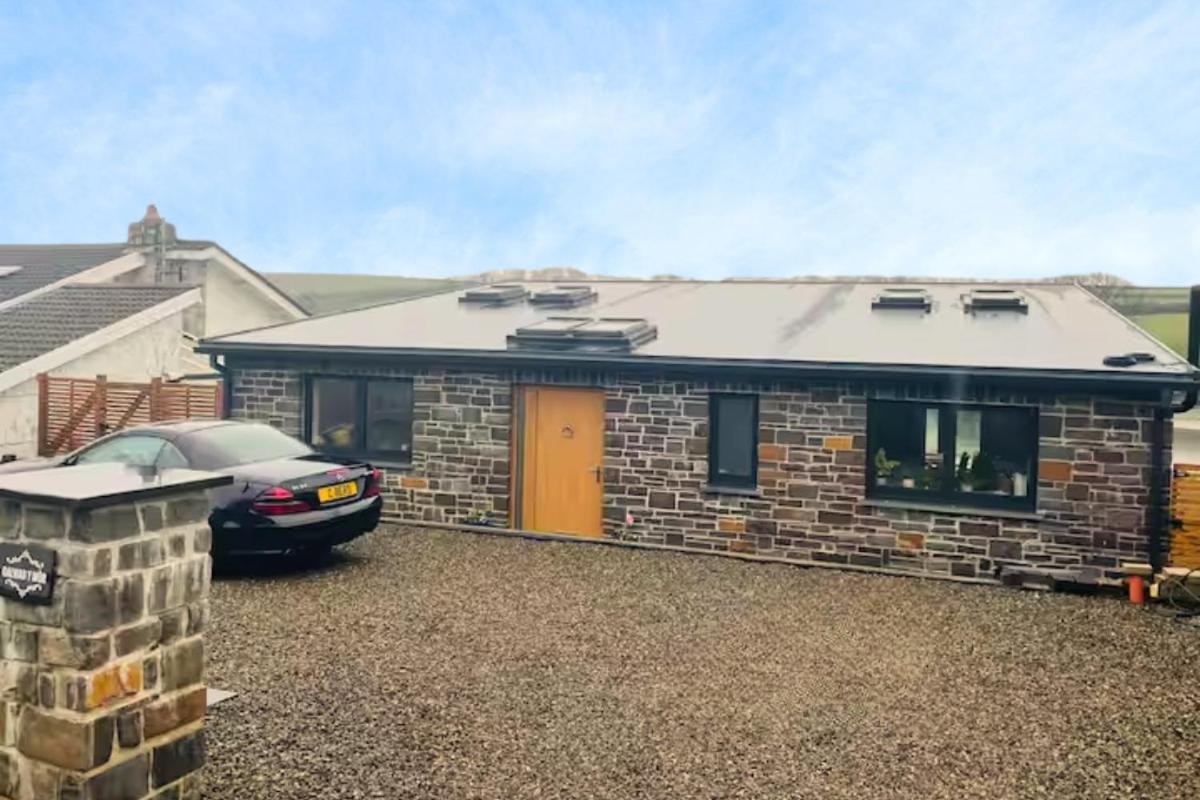 Estuary's Rest Studio Apartment at Galwad Y Mor - B&B