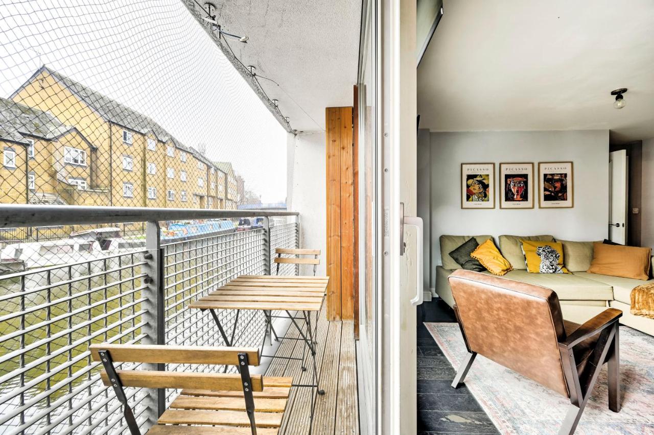 Hidden Gem on Grand Union Canal - B&B London
