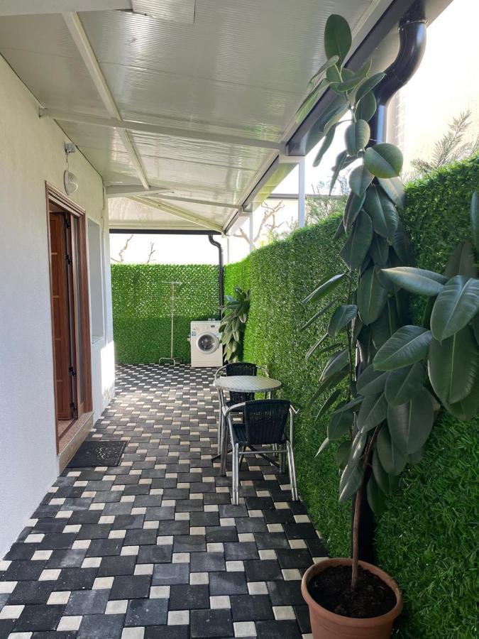 Guest House White Villa - B&B Kamëz