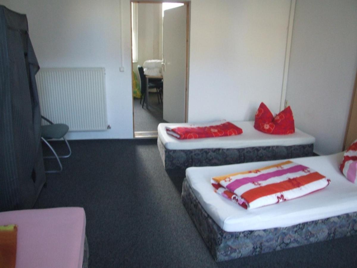 Basic Driepersoonskamer met Gedeelde Badkamer