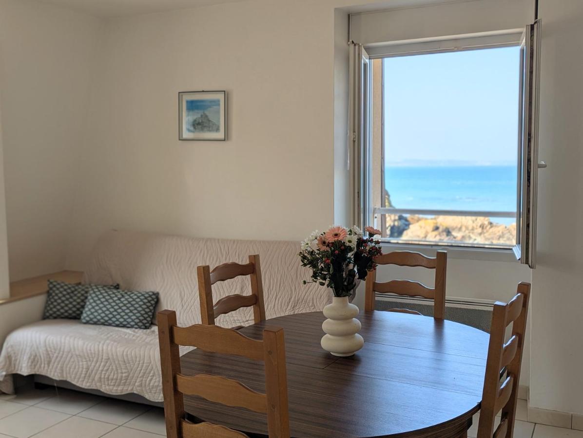 T3 vue mer - face à la plage et au sentier des douaniers - B&B