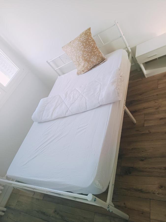 Chambre lumineuse et cosy proche des transports et commerces - B&B