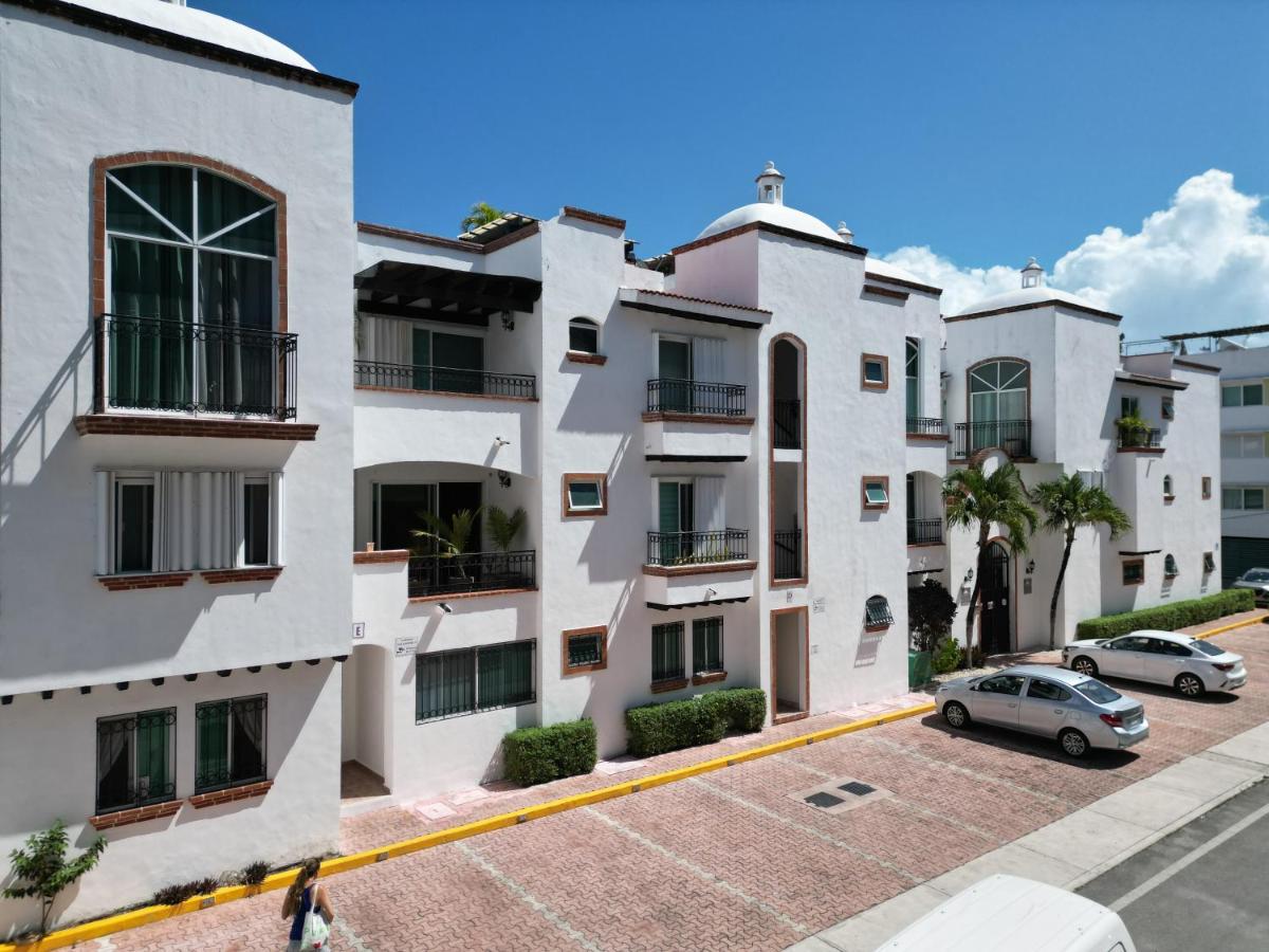 Modern 2BR Apt-3 Baths-Pool-Wi-Fi-Steps to Beach - B&B Playa del Carmen