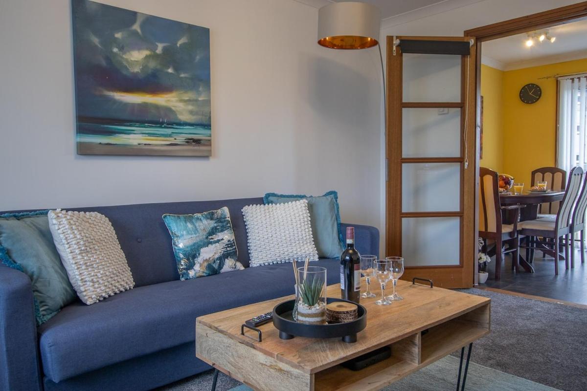 Glasgow, spacious, 2 bed with parking - B&B