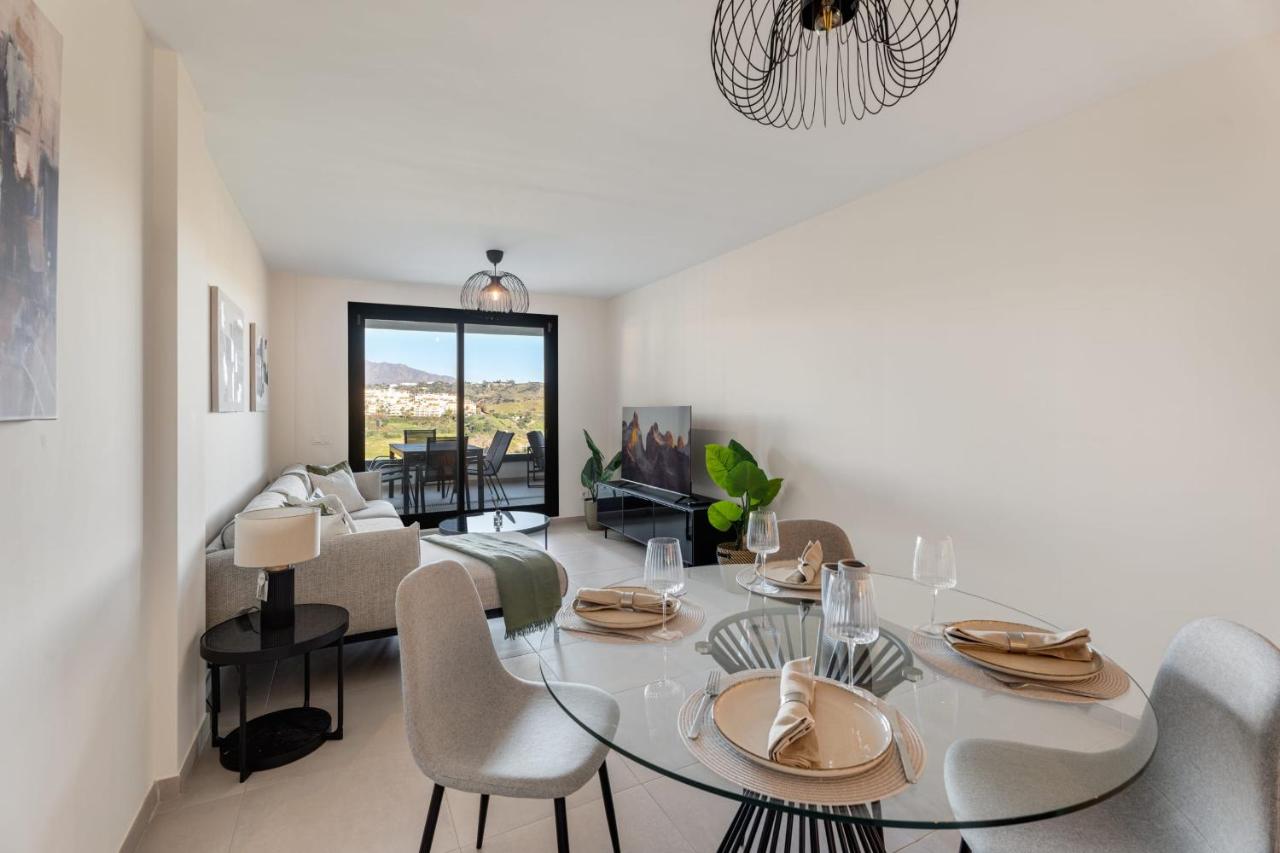 2 Bedroom Apartment with Spectacular Views in Hercesa Calanova Golf - B&B La Cala De Mijas